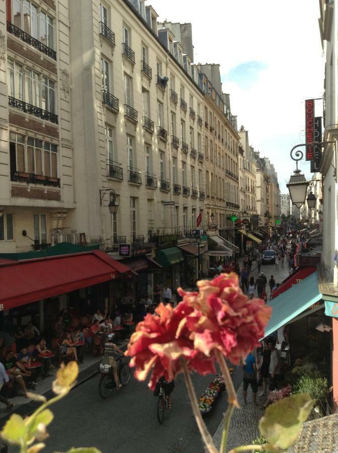 Apartamento Quartier Montorgueil, voie piétonne, dans un immeuble du XVème París Exterior foto