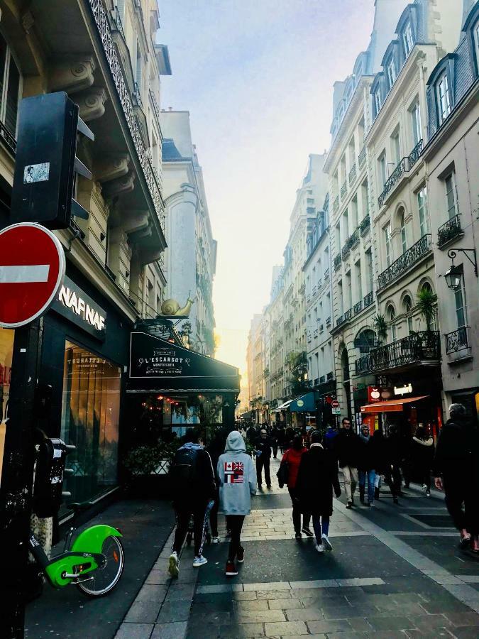 Apartamento Quartier Montorgueil, voie piétonne, dans un immeuble du XVème París Exterior foto